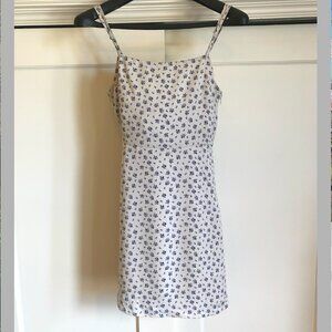 Vacation planning_Brandy Melville - darling floral mini-sundress – S